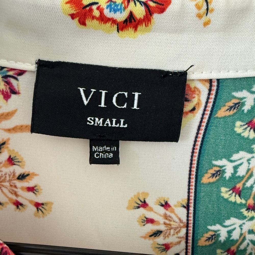 Vici Printed Satin Button Down Tunic Small - image 6
